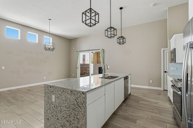 Building Photo - 12252 Desert Dove Ave