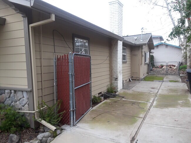 Gated side access - 608 Elefa St