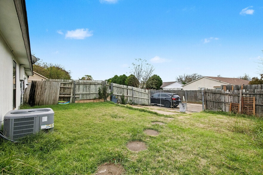 Building Photo - 2412 Limestone Dr