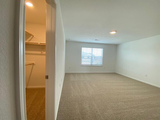 Building Photo - 432 Brody Ln