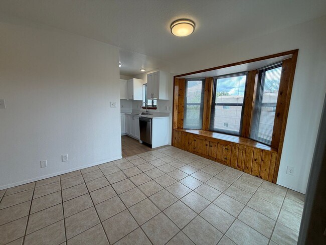Building Photo - 1307 Rufina Ln