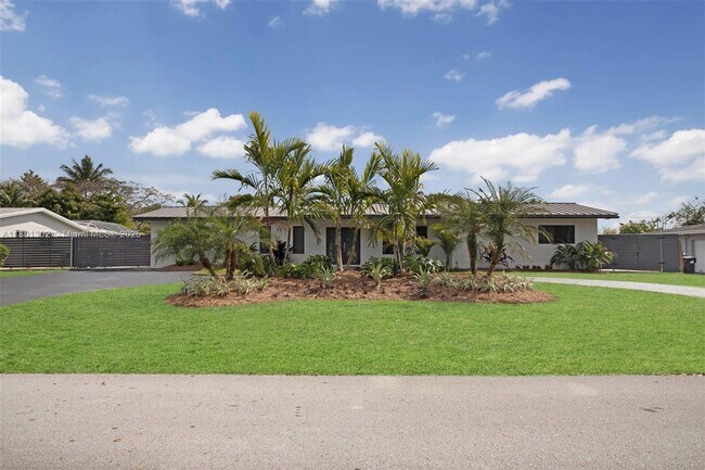 Building Photo - 17701 SW 92nd Ct