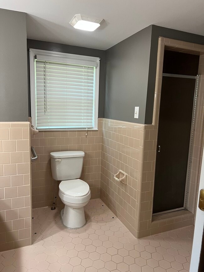 Building Photo - 217 Peony Ln