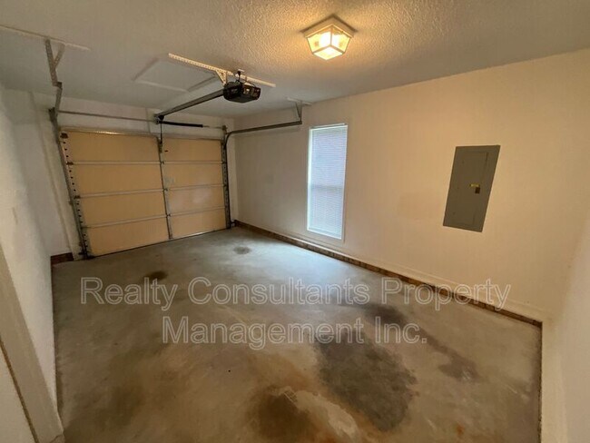 Building Photo - 3901 Johnson St