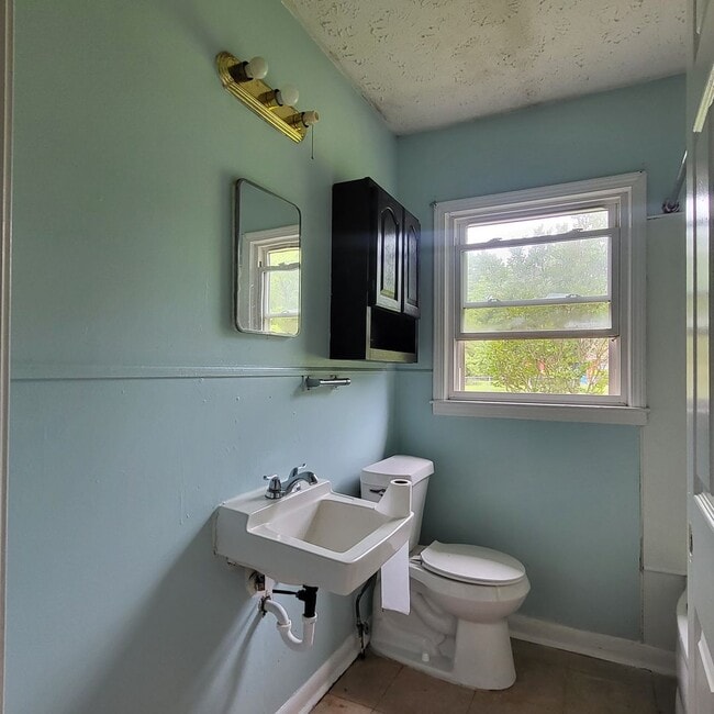 Building Photo - 1532 Rockdale Dr