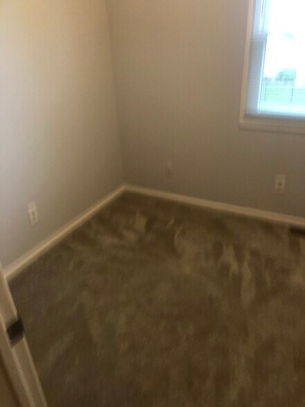 Building Photo - 642 Arbor St