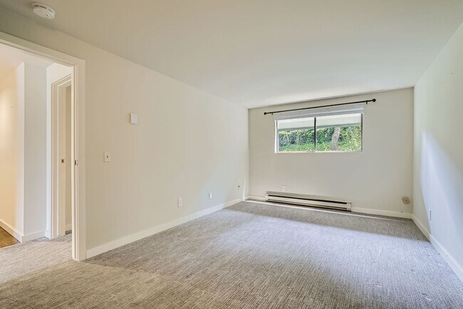 Building Photo - Stunning 2bed/2bath Condo with City Views ...