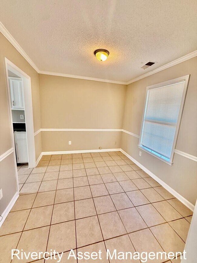 Building Photo - A Must-See GEM!!!!!! Fully renovated, fenced in yard & Pets Welcomed!!!!!!!