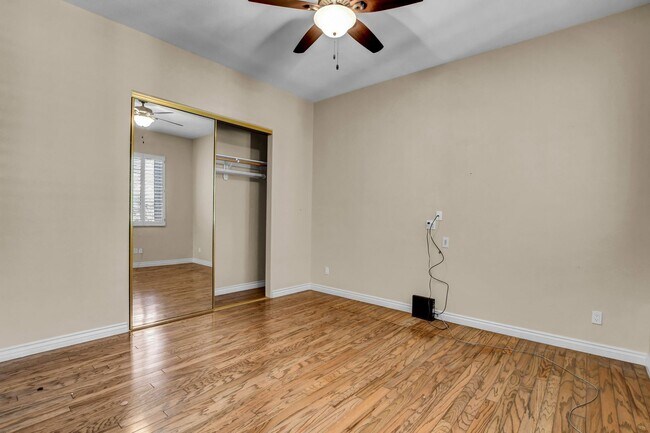 Building Photo - Single Story in Country Club Hills!