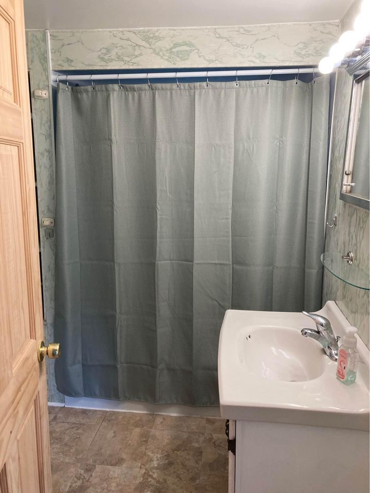 Building Photo - 64 Valley St