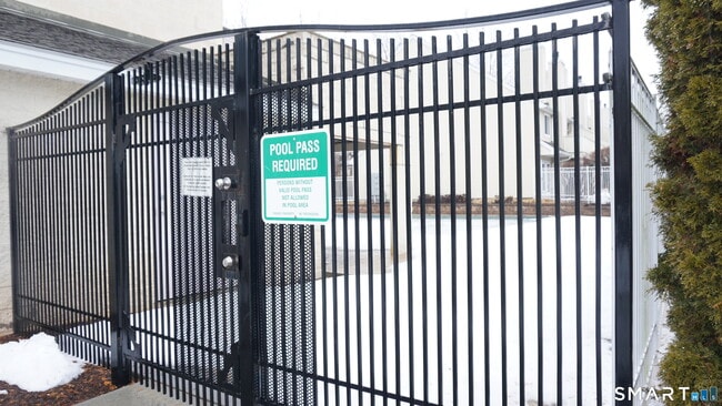 Building Photo - 234 Willow Springs