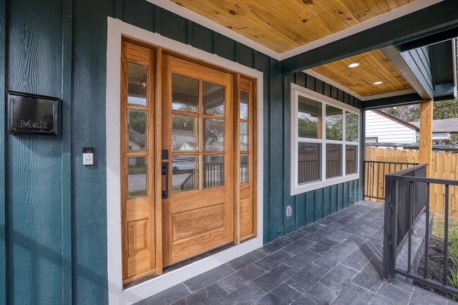 Building Photo - 403 Moody St