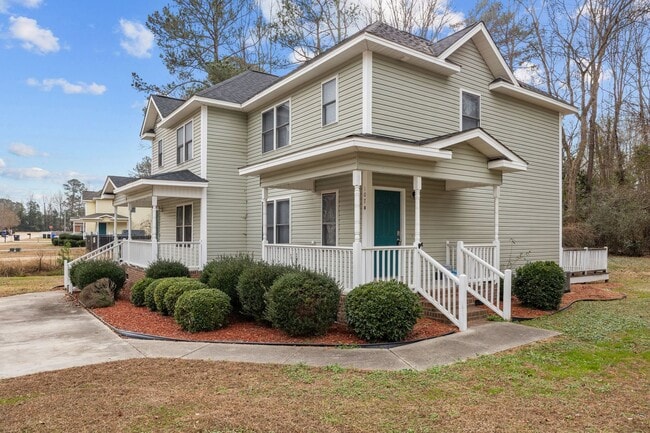 Building Photo - 3 Bedroom Duplex in Lillington