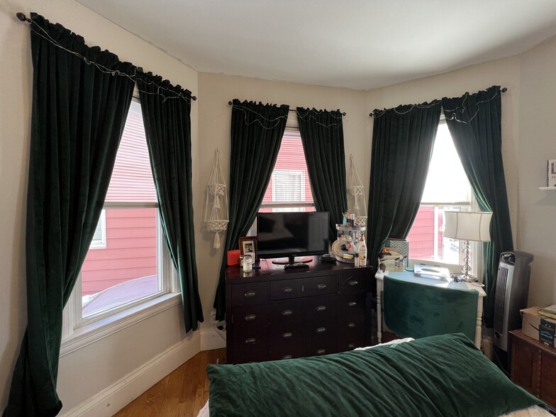 Building Photo - 381 Highland Ave