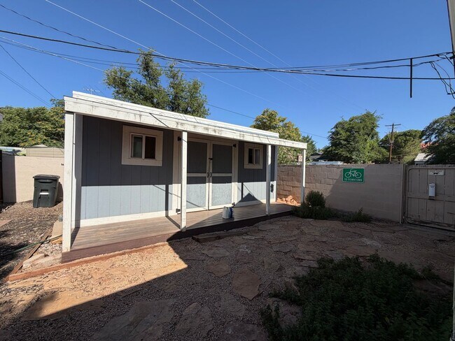 Building Photo - CHARMING HOME FOR RENT IN DOWNTOWN ST. GEORGE!