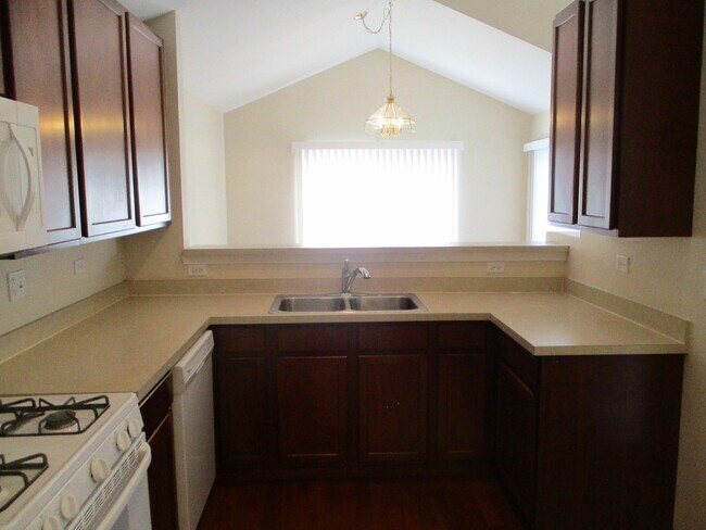 Building Photo - 656 S Rosehall Ln