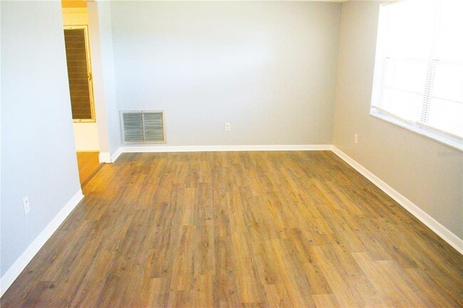 Building Photo - 7435 Hollyridge Dr