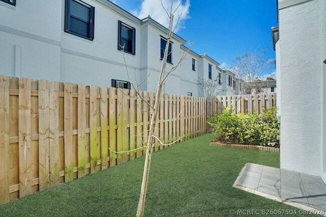 Building Photo - 2839 SW 16th Terrace