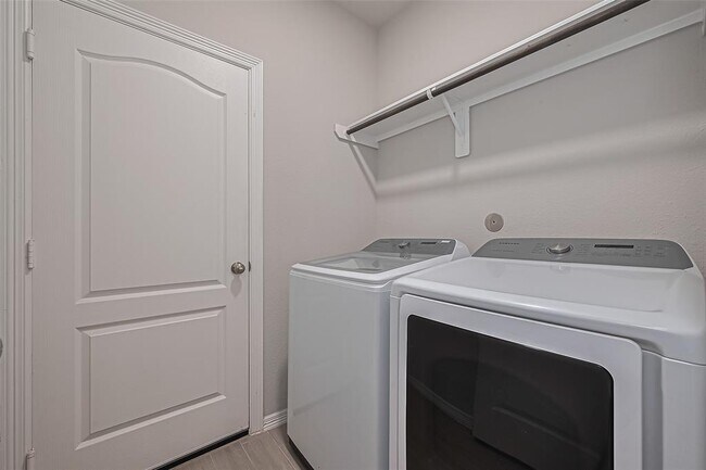 Building Photo - 24742 Russet Bluff Trl