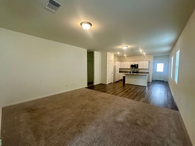 Building Photo - AVAILABLE NOW!!!