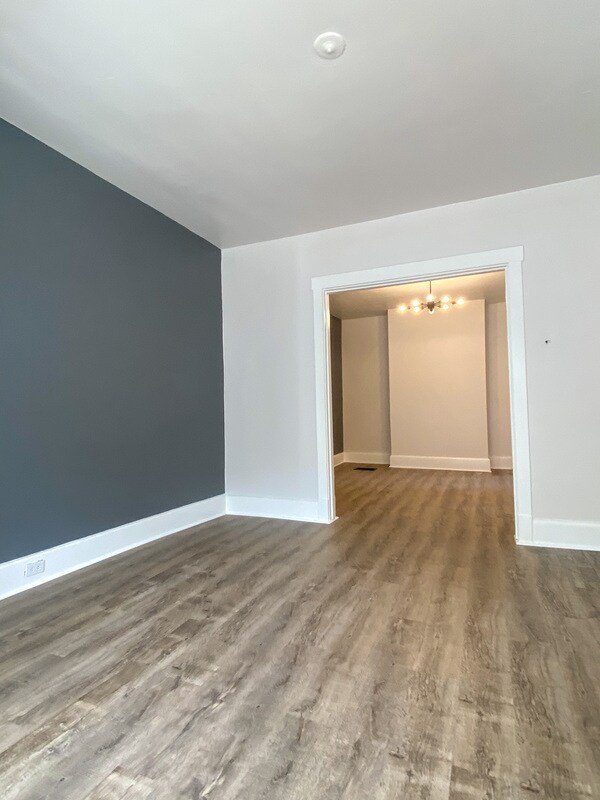 Building Photo - 1535 Fallowfield Ave