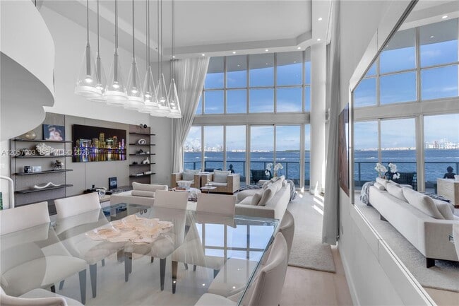 Building Photo - 1331 Brickell Bay Dr