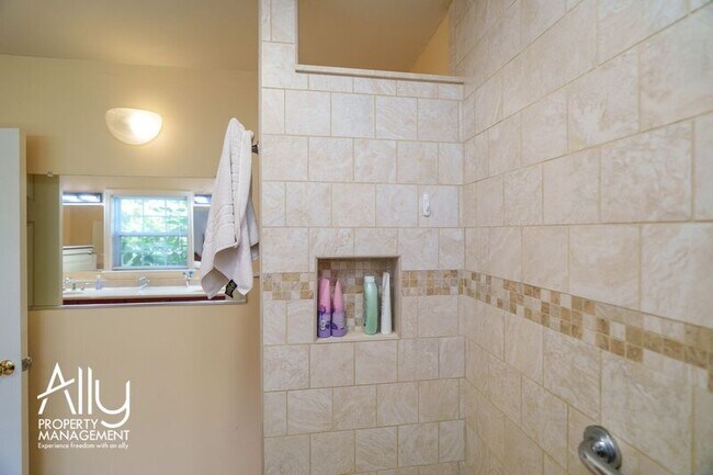 Building Photo - 2733 Southern Hills Ct