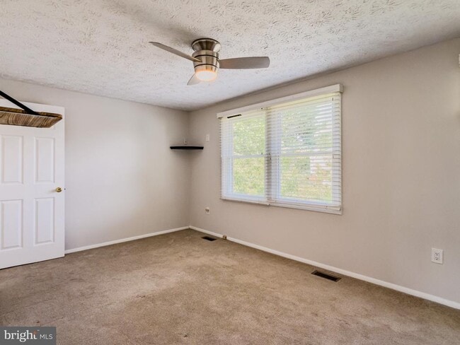 Building Photo - 18008 Wagonwheel Ct