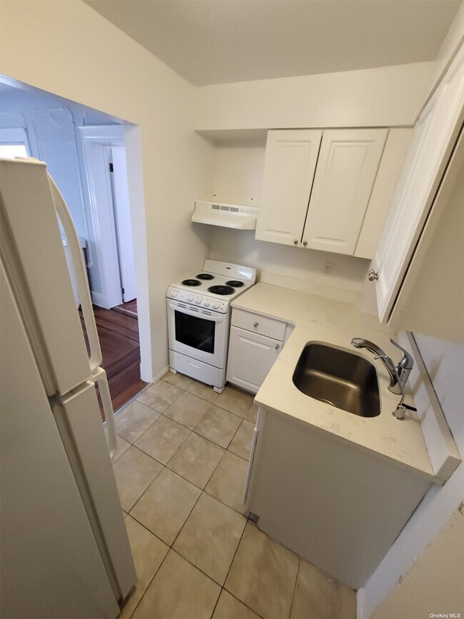 Building Photo - 6 Carlton Ave