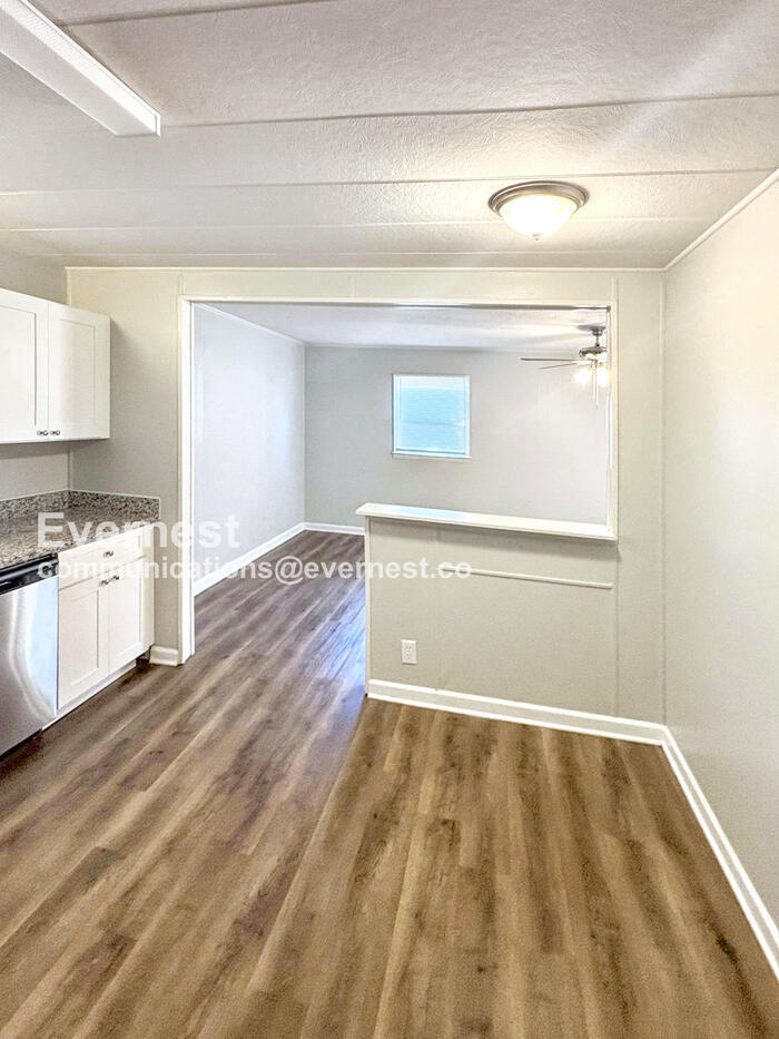 Building Photo - 525 Landers St