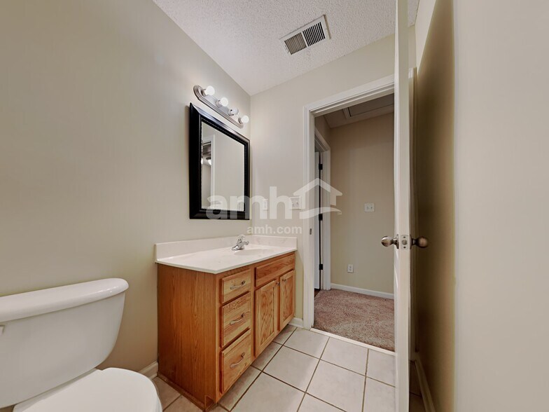 Building Photo - 9619 Morning Shadow Dr