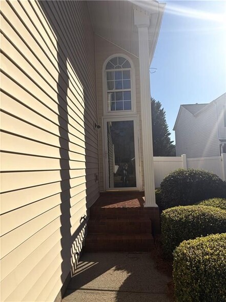 Building Photo - 510 Stanford Pl