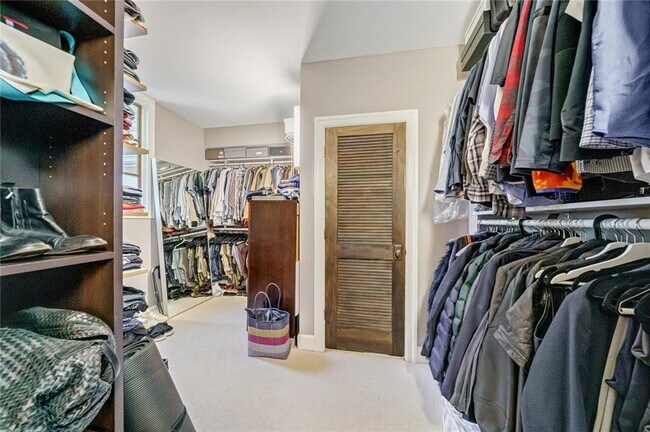 Building Photo - 868 Rosedale Rd NE