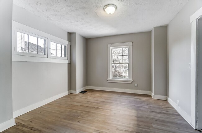 Building Photo - Three Bedroom Home for Lease in Dayton!