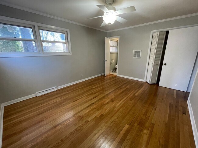 Building Photo - Large Duplex home with giant deck, parking, in quiet neighborhood, Available in June