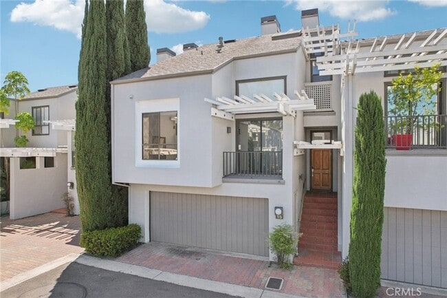 Building Photo - 15 Waterway