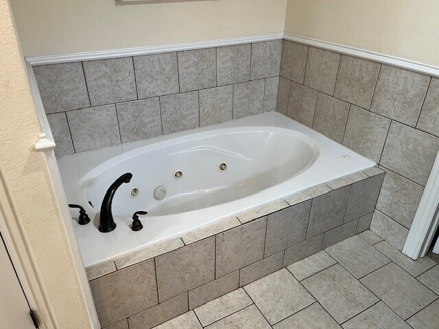 Building Photo - 627 N Rupple Rd