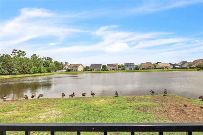 Building Photo - Spacious 4 Bed, 2.5 Bath in White Oak