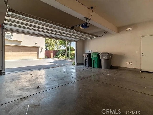 Building Photo - 14571 Longwood Ave