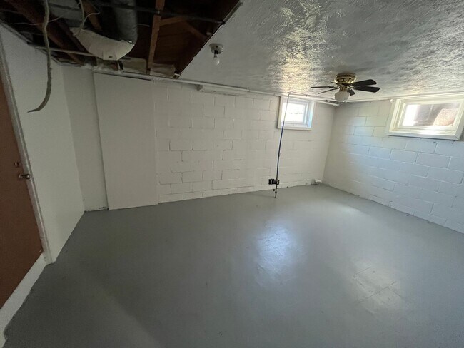 Building Photo - 4819 Wirt St