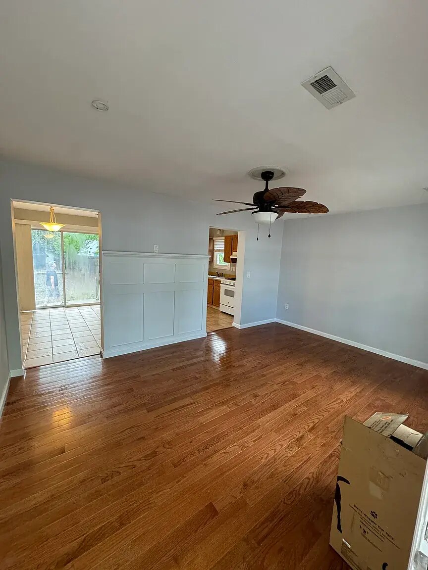 Building Photo - 1217 Galley Ave