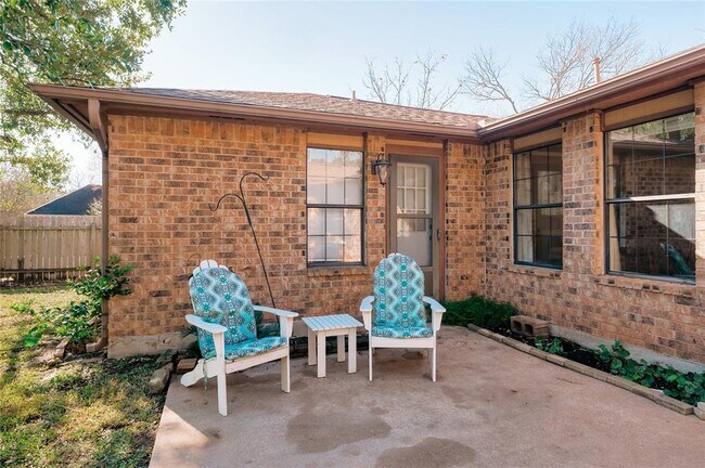 Building Photo - 6903 Fence Line Dr