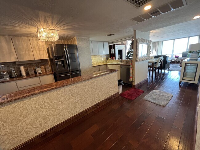 Building Photo - 4302 Ocean Dr