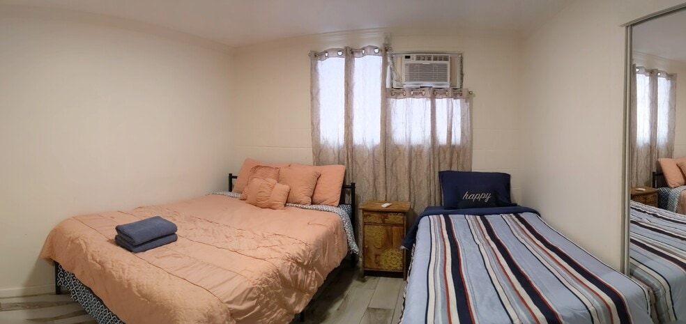 Building Photo - 2353 Dole St