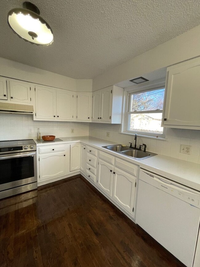 Building Photo - 618 Wilson St