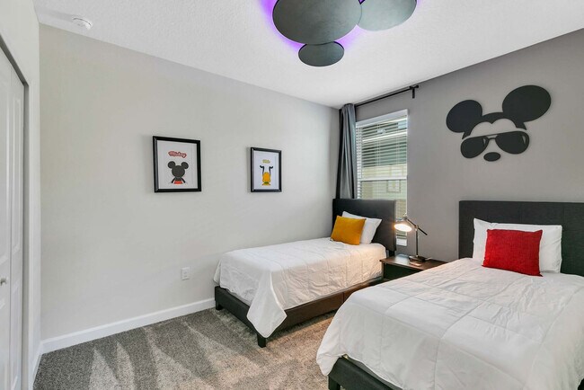 Building Photo - 2831 Bookmark Dr