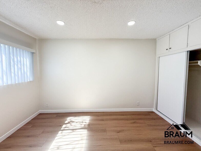 Building Photo - 5252 Hermitage Ave