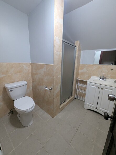 Building Photo - 42 Carmel St