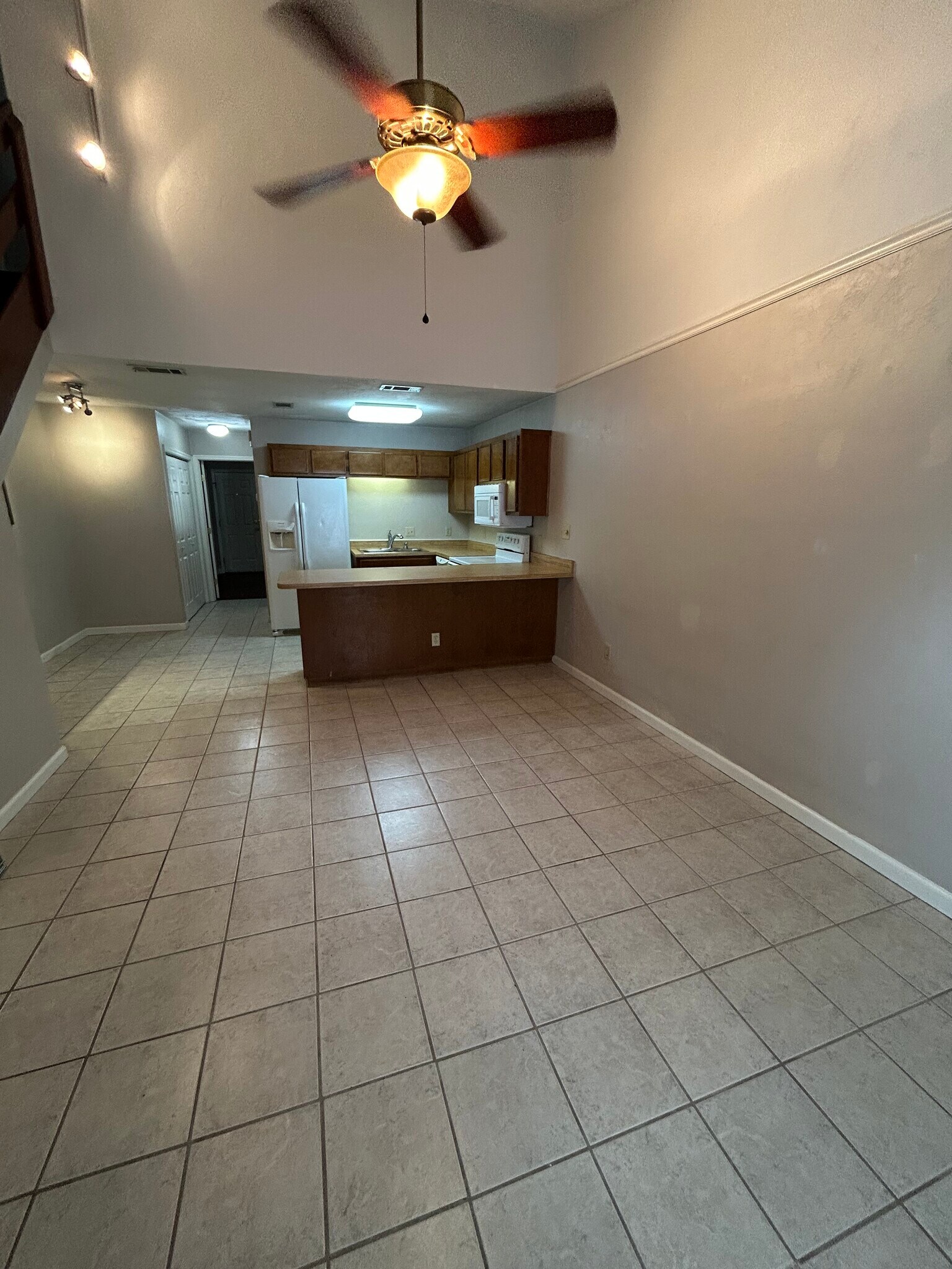 Building Photo - 1135 Ocala Rd