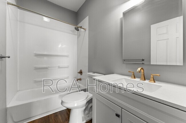 Building Photo - 118 N State Ave